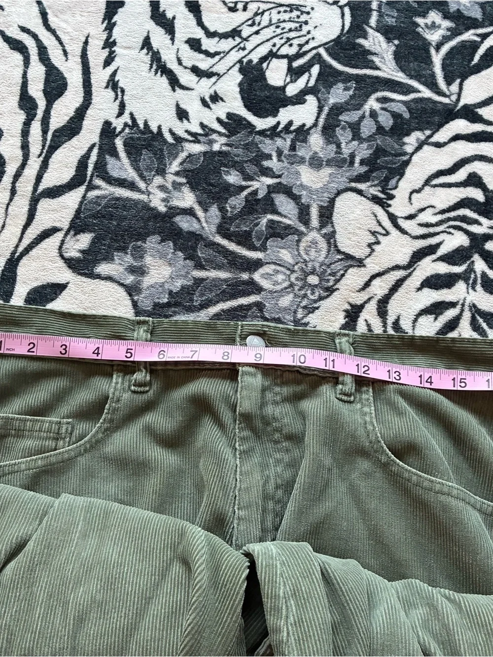 002 - VINTAGE 00s LEVIS SILVER TAB Y2K CORDUROY GREEN PANTS